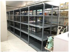 Kệ kho hàng là một trong những thiết bị quan trọng, không thể thiếu trong các nhà kho hiện nay. Sử dụng kệ không chỉ giúp chủ doanh nghiệp sắp xếp gọn gàng, ngăn nắp hàng hoá mà còn tận dụng tối đa không gian để lưu trữ, đảm bảo an toàn cho sản phẩm và người lao động. Không chỉ có thế, kệ còn giúp bảo quản, quản lý xuất nhập hàng hóa nhanh chóng, kiểm đếm chính xác và hạn chế thất thoát cho doanh nghiệp.