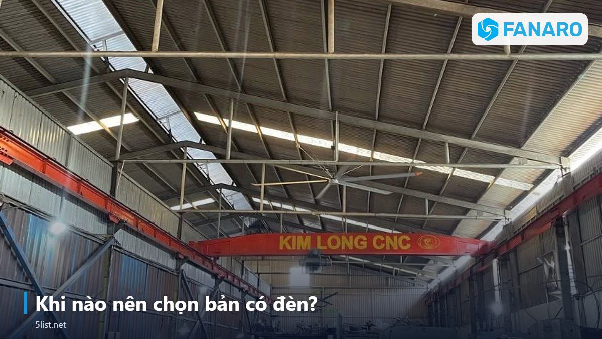 Khi nào nên chọn bản có đèn? – Quạt Trần Công Nghiệp Có Đèn Hay Không Đèn: Nên Chọn Bản Nào